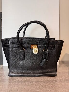 Michael Kors Hamilton Black Leather Satchel w Zip Closure